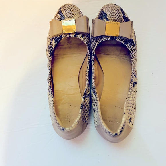 Beautiful Cole Hann Flats - Picture 1 of 5